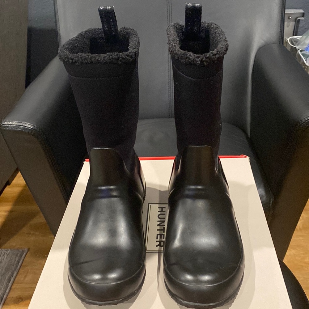 Hunter Black Roll Top Sherpa Boot - Size 7